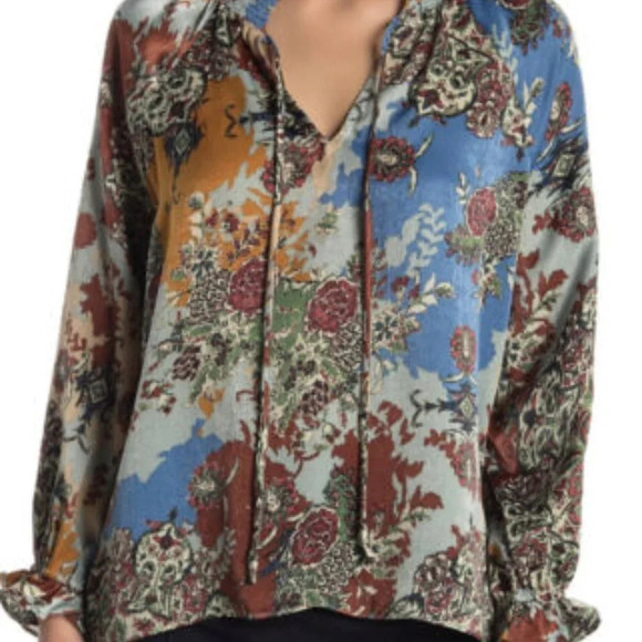 Everleigh Keyhole Smocked Satin Split Tie Neck Blouse Size M - Picture 2 of 9